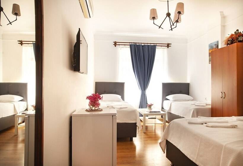 Quarto Quádruplo Estandar, Oğuz Otel Datça