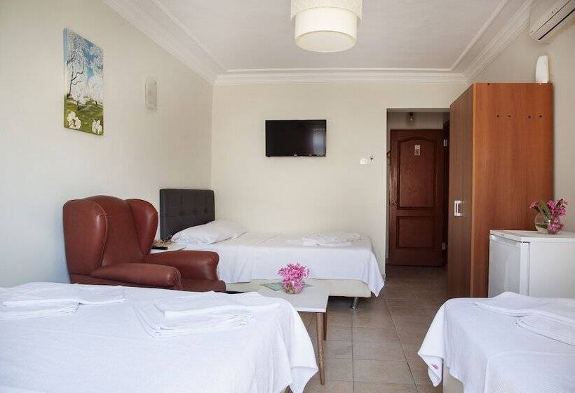Quarto Quádruplo Estandar, Oğuz Otel Datça