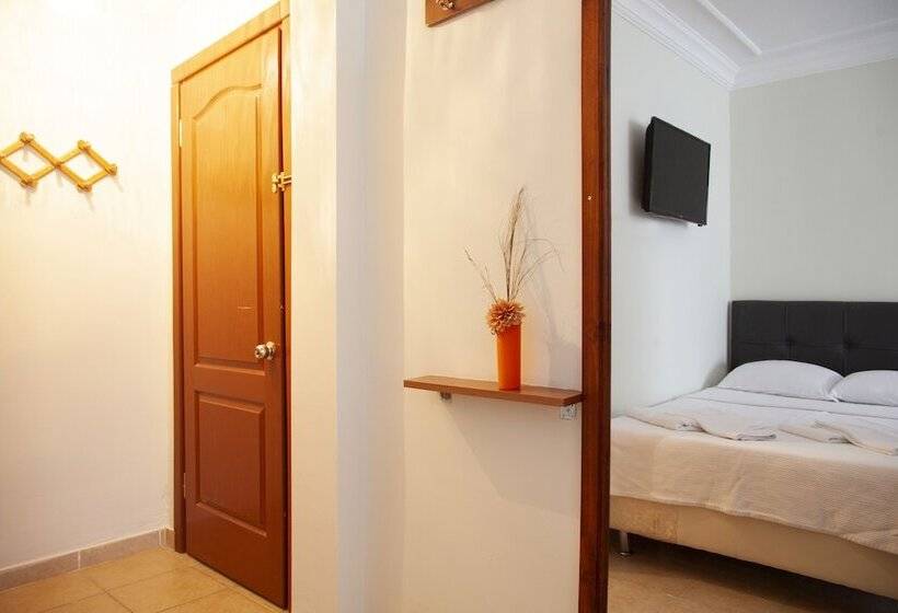 Quarto Quádruplo Estandar, Oğuz Otel Datça