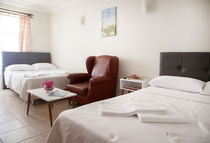 Quarto Quádruplo Estandar, Oğuz Otel Datça