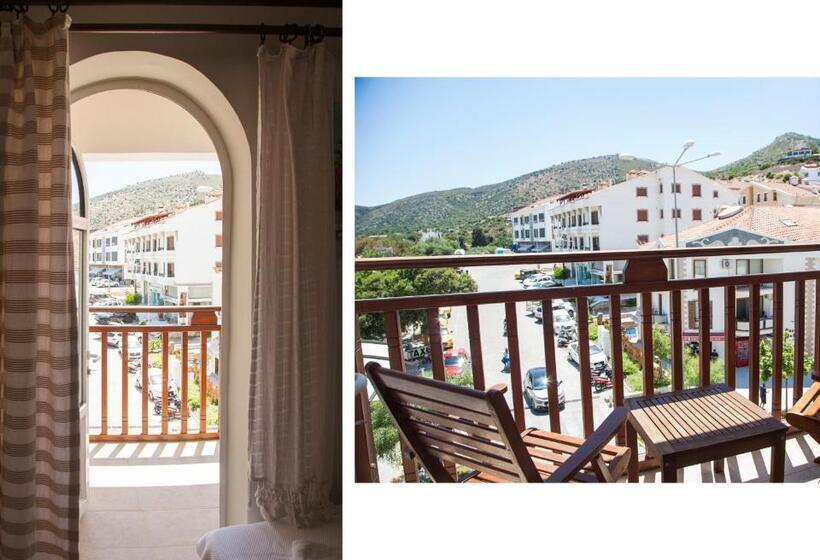 Quarto Triplo Estandar, Oğuz Otel Datça
