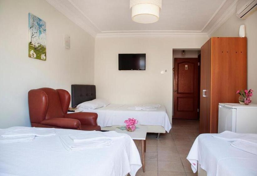 Quarto Quádruplo Estandar, Oğuz Otel Datça