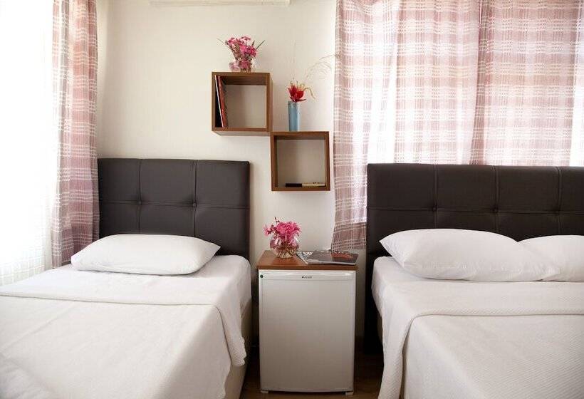 Quarto Triplo Estandar, Oğuz Otel Datça