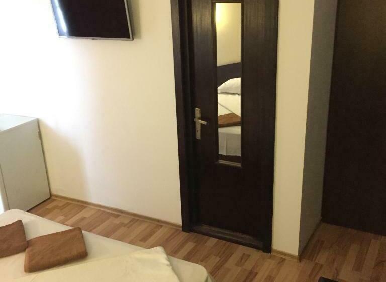 Quarto Estandar com Sacada, Vila Dg