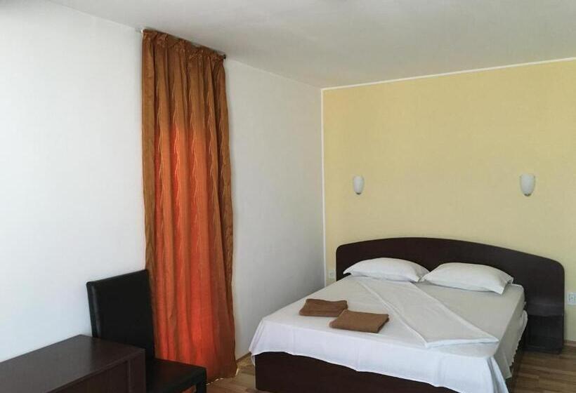 Quarto Estandar com Sacada, Vila Dg