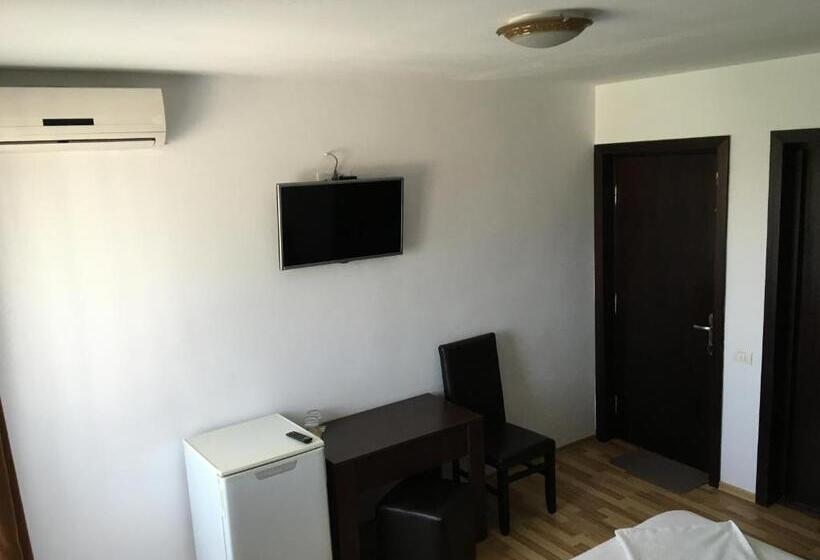 Quarto Estandar com Sacada, Vila Dg