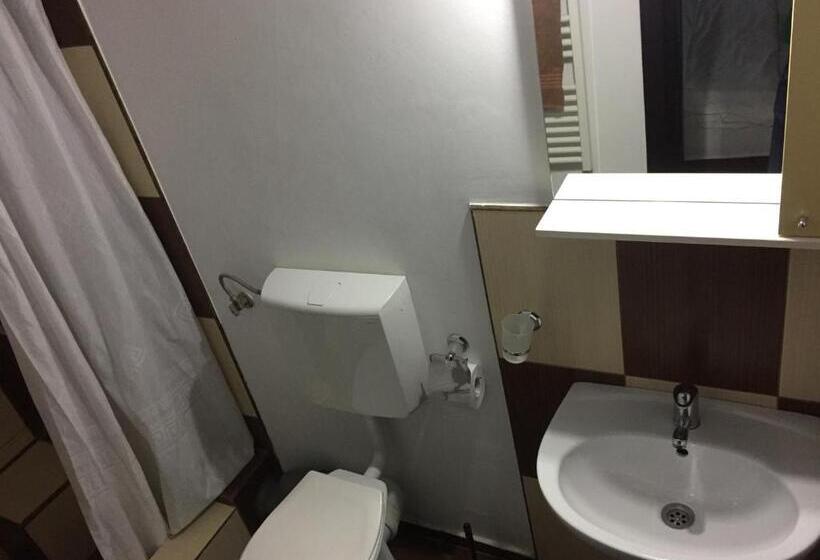 Quarto Estandar com Sacada, Vila Dg