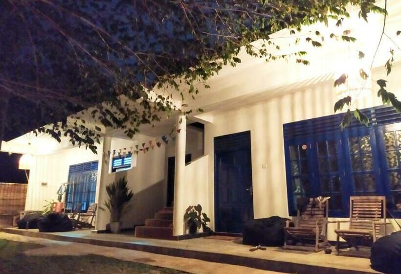 Camera Deluxe, Babylon Mirissa