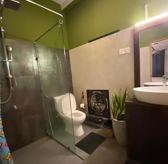 Camera Deluxe, Babylon Mirissa