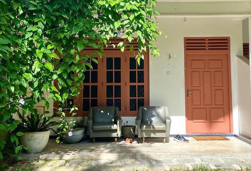 Camera Quadrupla Deluxe, Babylon Mirissa