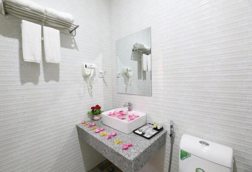 اتاق سوپریور, Royal Peacock