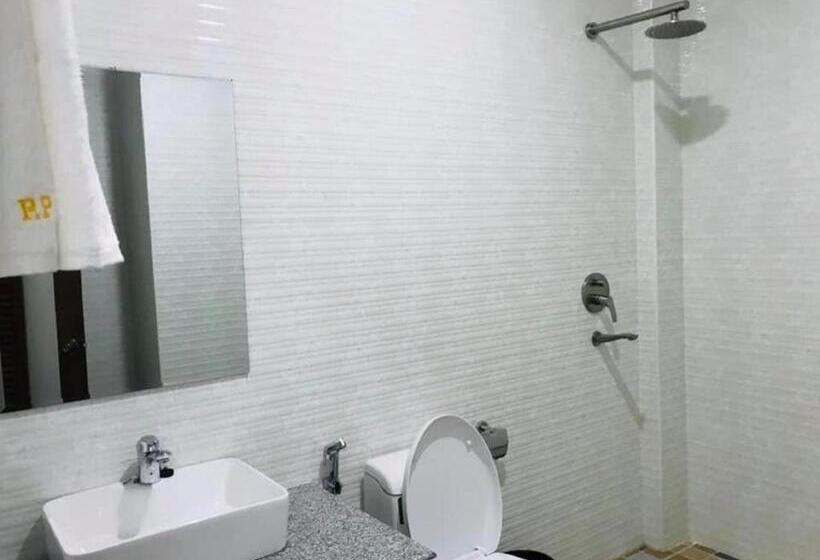 اتاق سوپریور, Royal Peacock