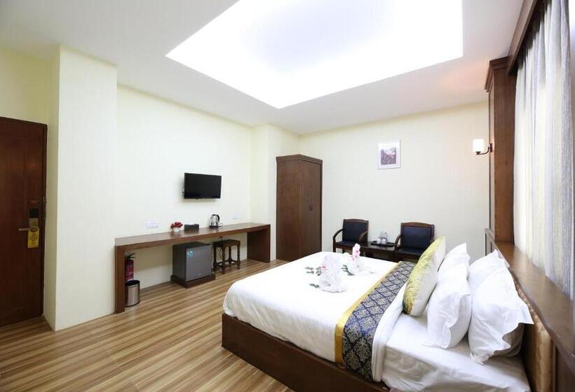 اتاق لوکس با تخت بزرگ, Royal Peacock