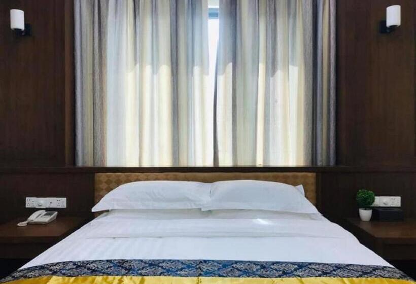 اتاق لوکس با تخت بزرگ, Royal Peacock