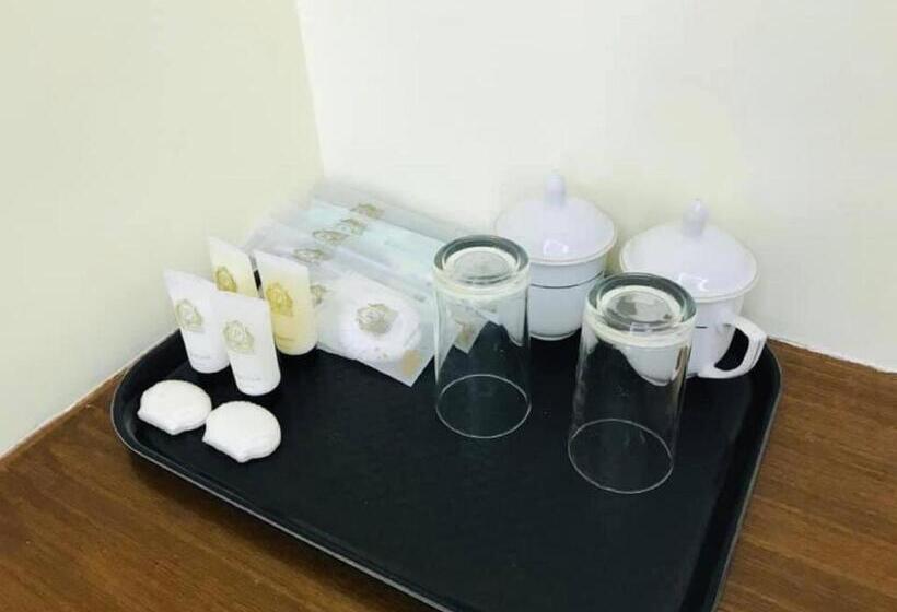 اتاق استاندارد سه نفره, Royal Peacock