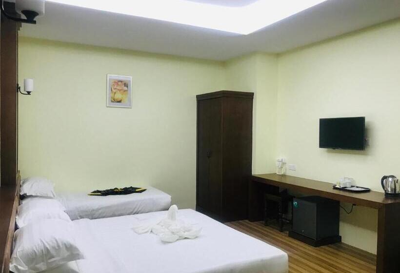 اتاق استاندارد سه نفره, Royal Peacock