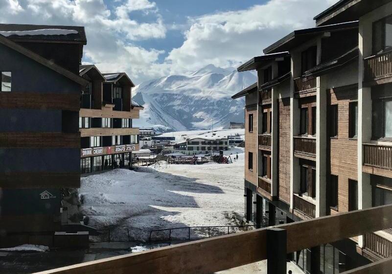 آپارتمان لوکس 1 خوابه, New Gudauri Suites By Gudauri Travel