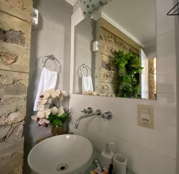 سوئیت با وان آب گرم, Bombinhas Guest House