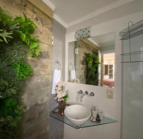 سوئیت با وان آب گرم, Bombinhas Guest House