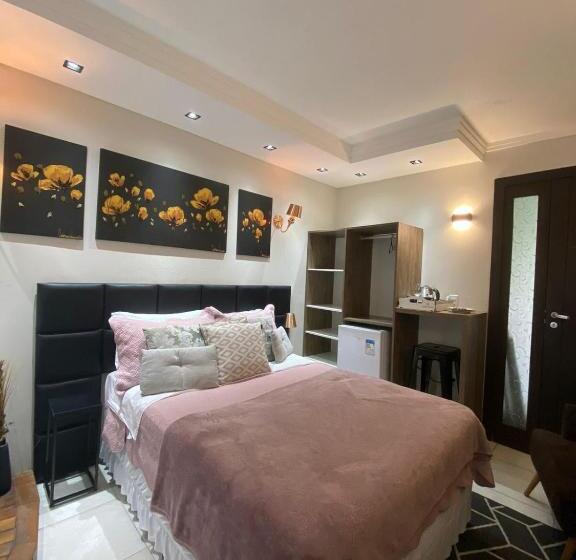 سوئیت با وان آب گرم, Bombinhas Guest House