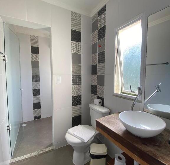 سوییت لوکس, Bombinhas Guest House