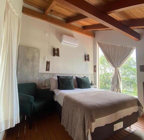 سوییت لوکس, Bombinhas Guest House