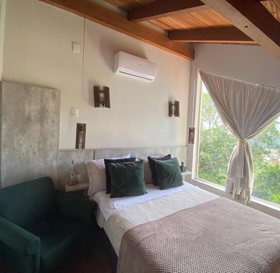 デラックススイート, Bombinhas Guest House
