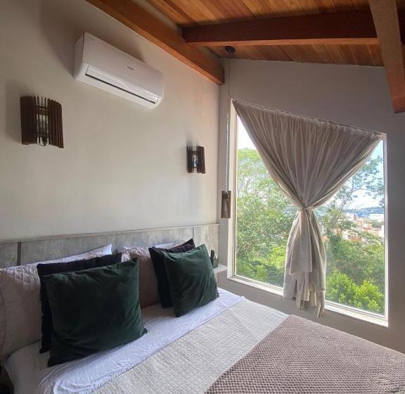 سوییت لوکس, Bombinhas Guest House