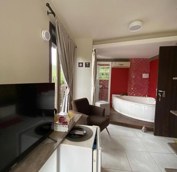 디럭스 자쿠지룸, Bombinhas Guest House