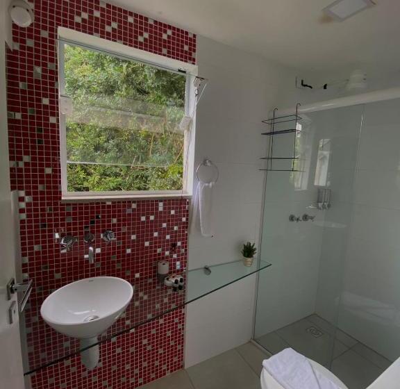 اتاق لوکس با وان آب گرم, Bombinhas Guest House