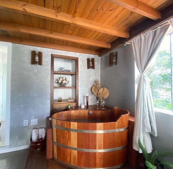 سوییت لوکس, Bombinhas Guest House