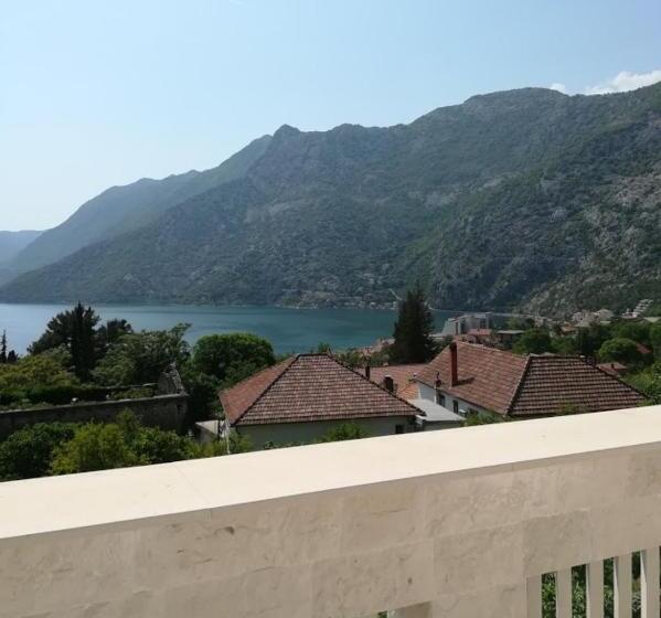 استودیو استاندارد با چشمانداز, Queen Teuta