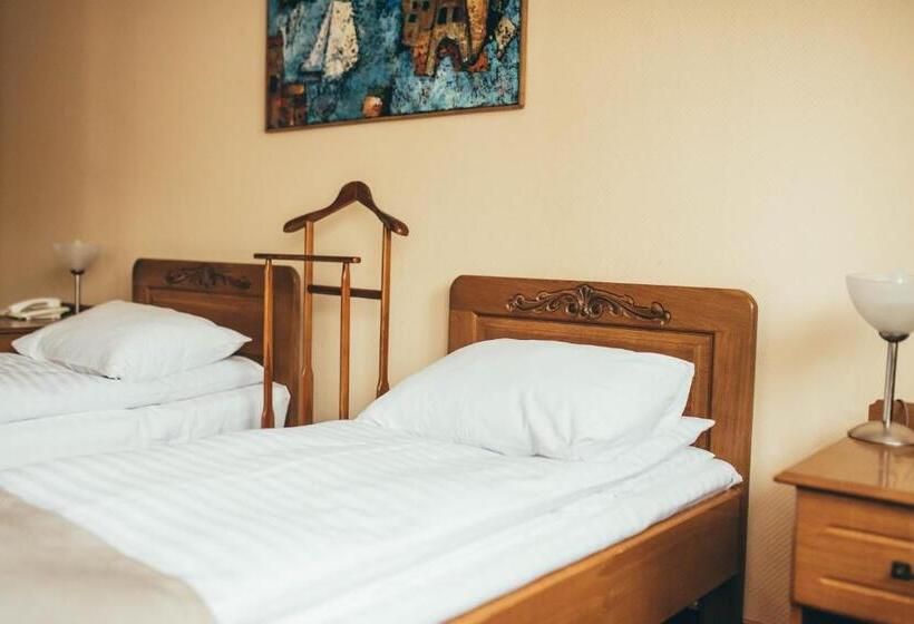 اتاق استاندارد, Lyube