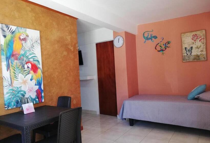 اتاق خانوادگی, Posada Smith Town