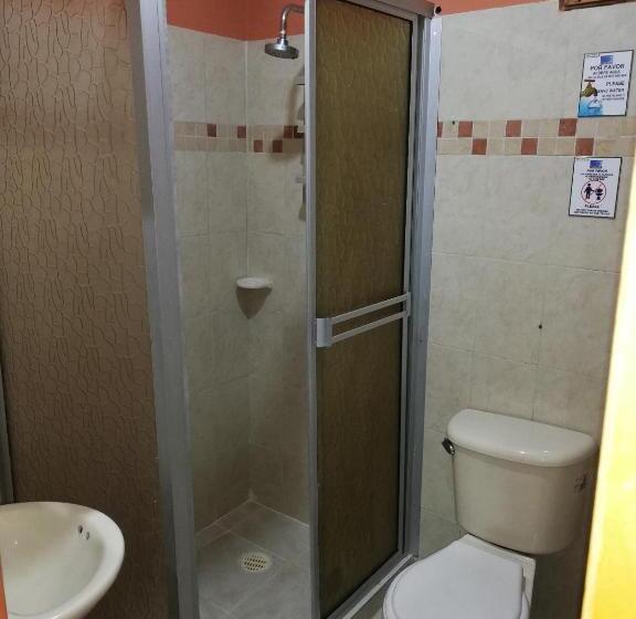 اتاق خانوادگی, Posada Smith Town