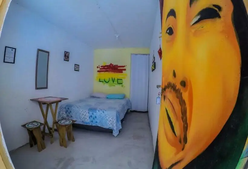 سوییت, Surf & Arte Hostel