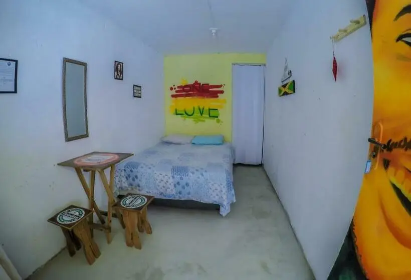 سوییت, Surf & Arte Hostel