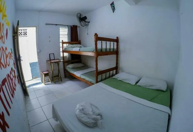 اتاق خانوادگی, Surf & Arte Hostel