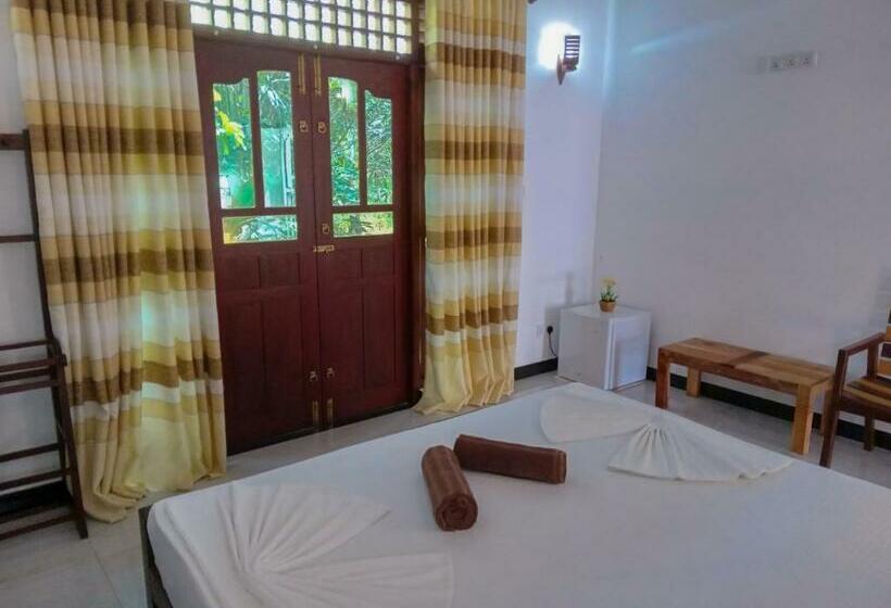 バルコニー付きデラックスルーム, Aliya Aliya Hikkaduwa