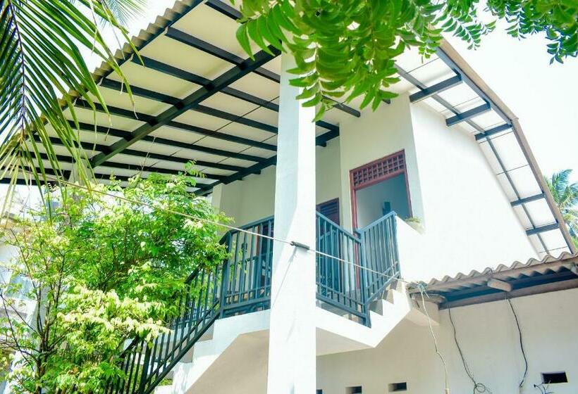 バルコニー付きデラックスルーム, Aliya Aliya Hikkaduwa