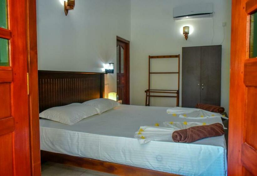 バルコニー付きデラックスルーム, Aliya Aliya Hikkaduwa