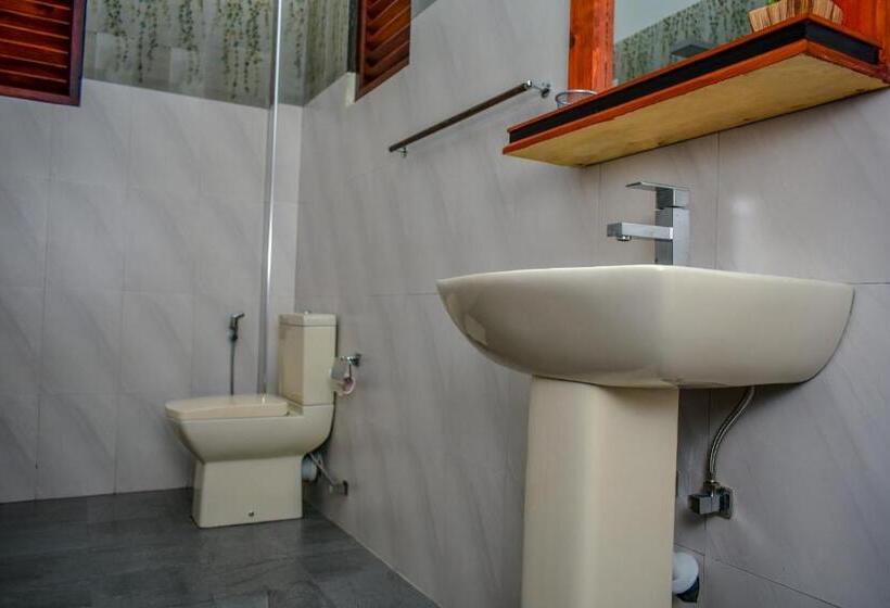 バルコニー付きデラックスルーム, Aliya Aliya Hikkaduwa