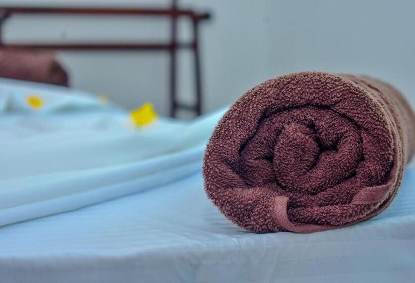 バルコニー付きデラックスルーム, Aliya Aliya Hikkaduwa