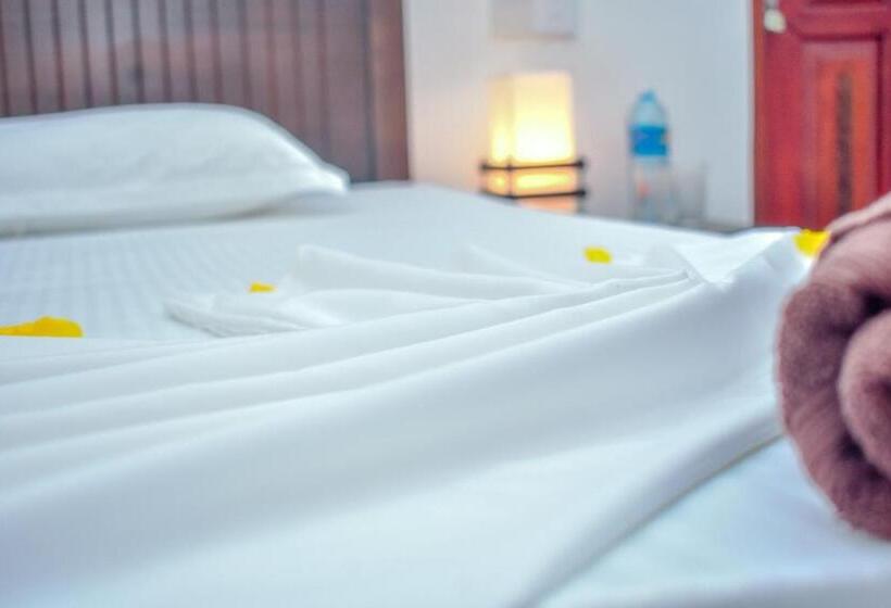 バルコニー付きデラックスルーム, Aliya Aliya Hikkaduwa