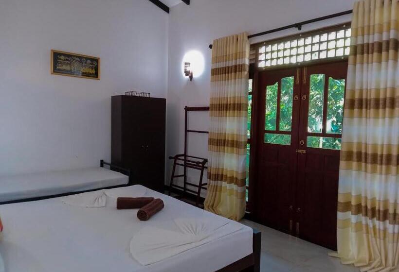 デラックスルーム, Aliya Aliya Hikkaduwa