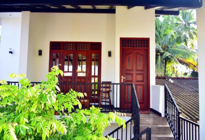 バルコニー付きデラックスルーム, Aliya Aliya Hikkaduwa