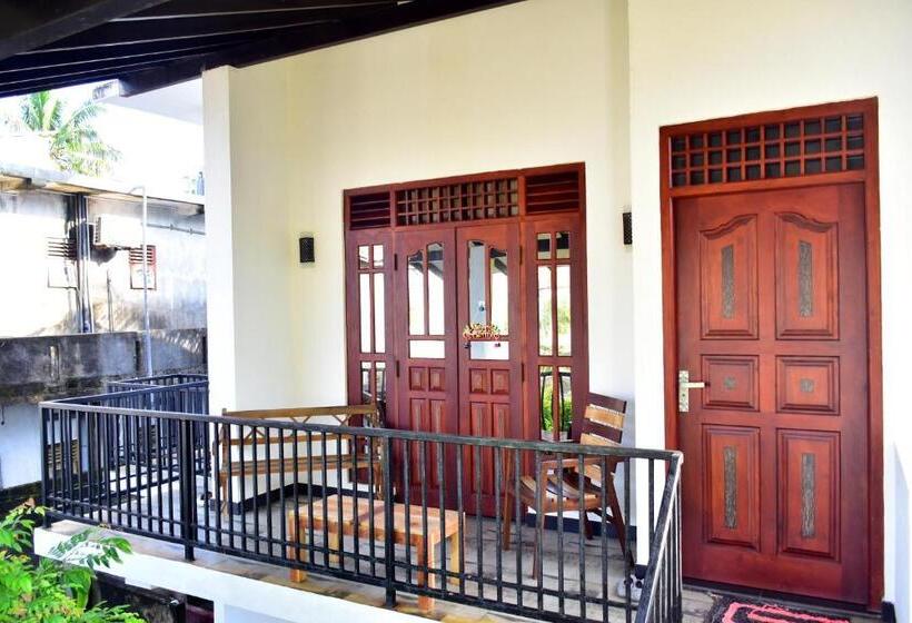 バルコニー付きデラックスルーム, Aliya Aliya Hikkaduwa