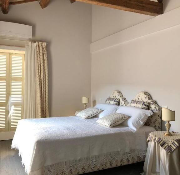 اتاق سوپریور, Le Case Cavour