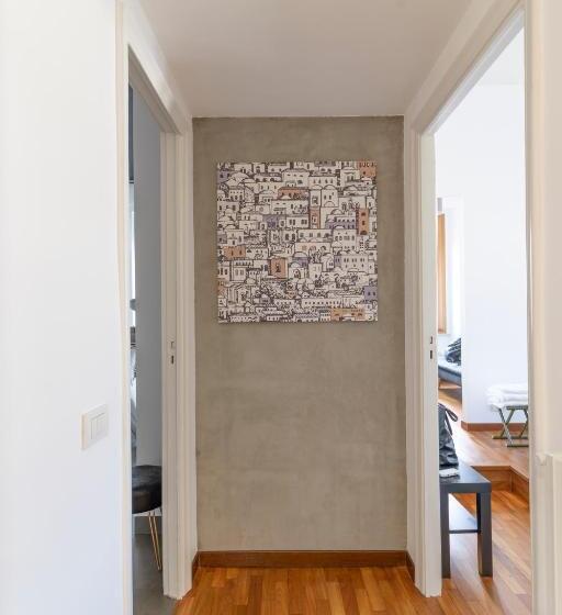 اتاق لوکس, Florestine Napoli