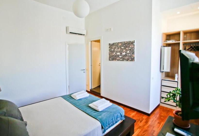 اتاق استاندارد, Florestine Napoli